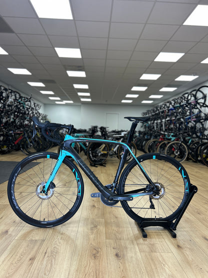 Bianchi Oltre XR3 Disc Carbon Road Bike