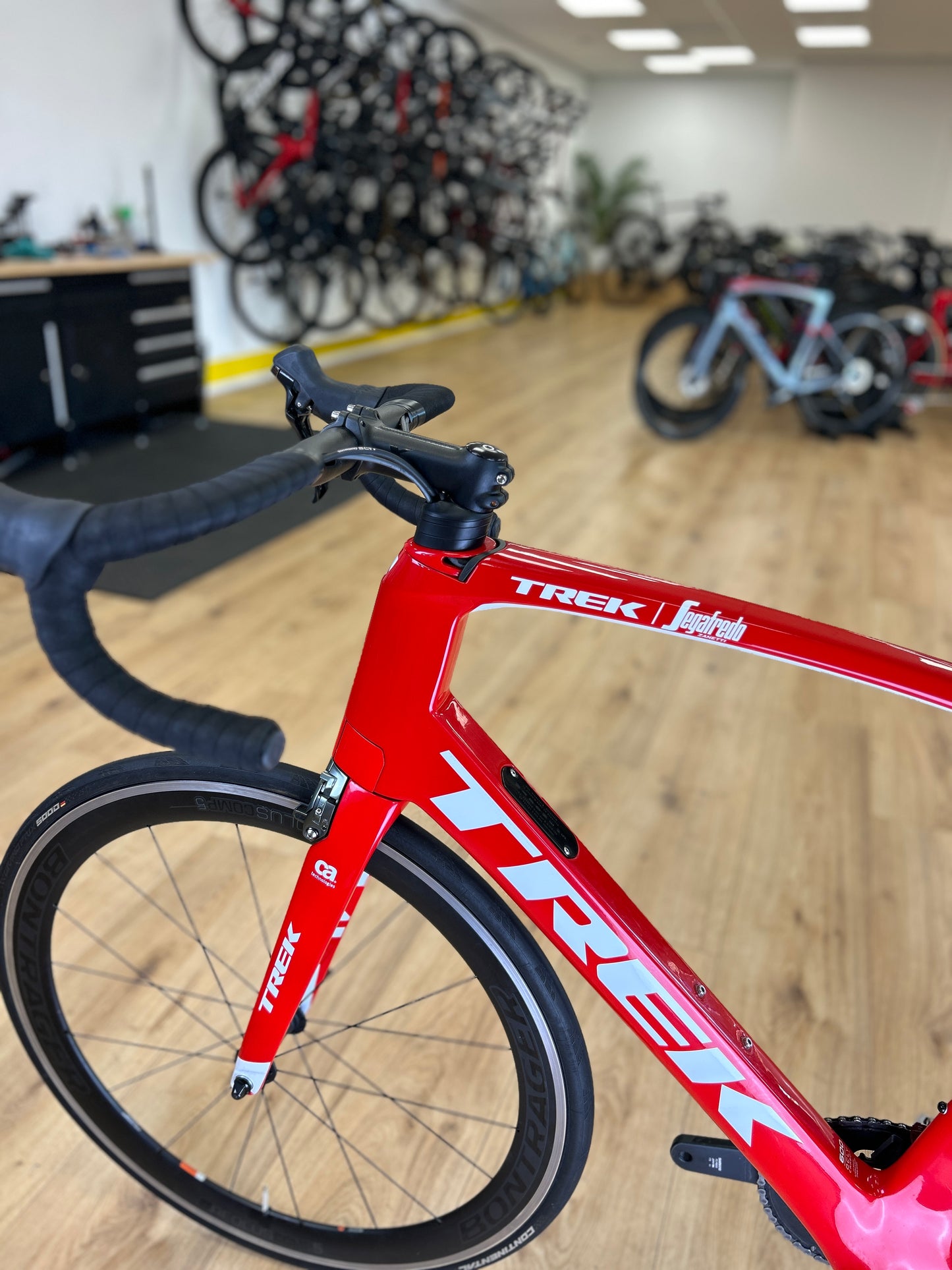 Trek Madone SL6 Segafredo Carbon Racefiets