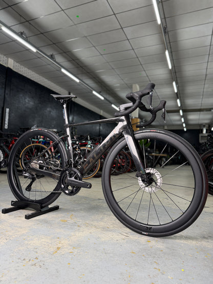 NIEUW Factor Ostro VAM Di2 Carbon Racefiets