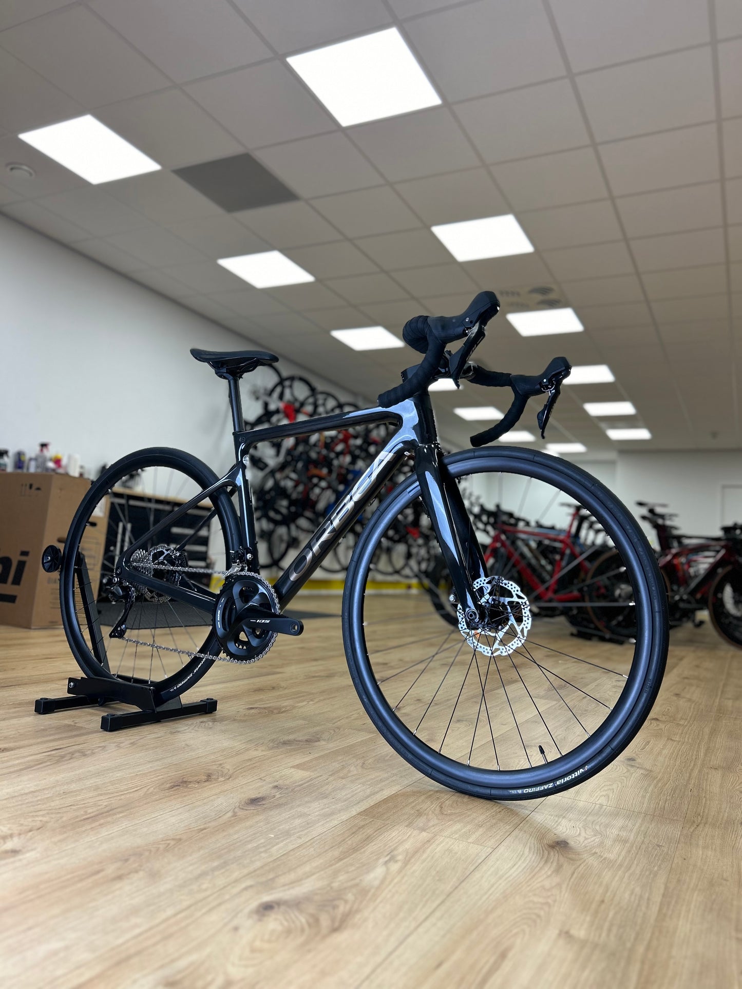 Showroom Orbea Orca M30 Carbon Disc Racefiets