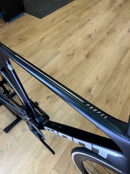 Giant Propel Advanced 1 AXS Carbon Road Bike