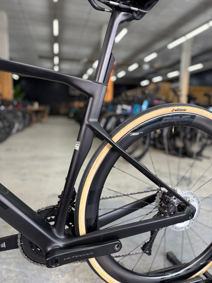 NIEUW BMC Roadmachine Di2 Carbon Racefiets