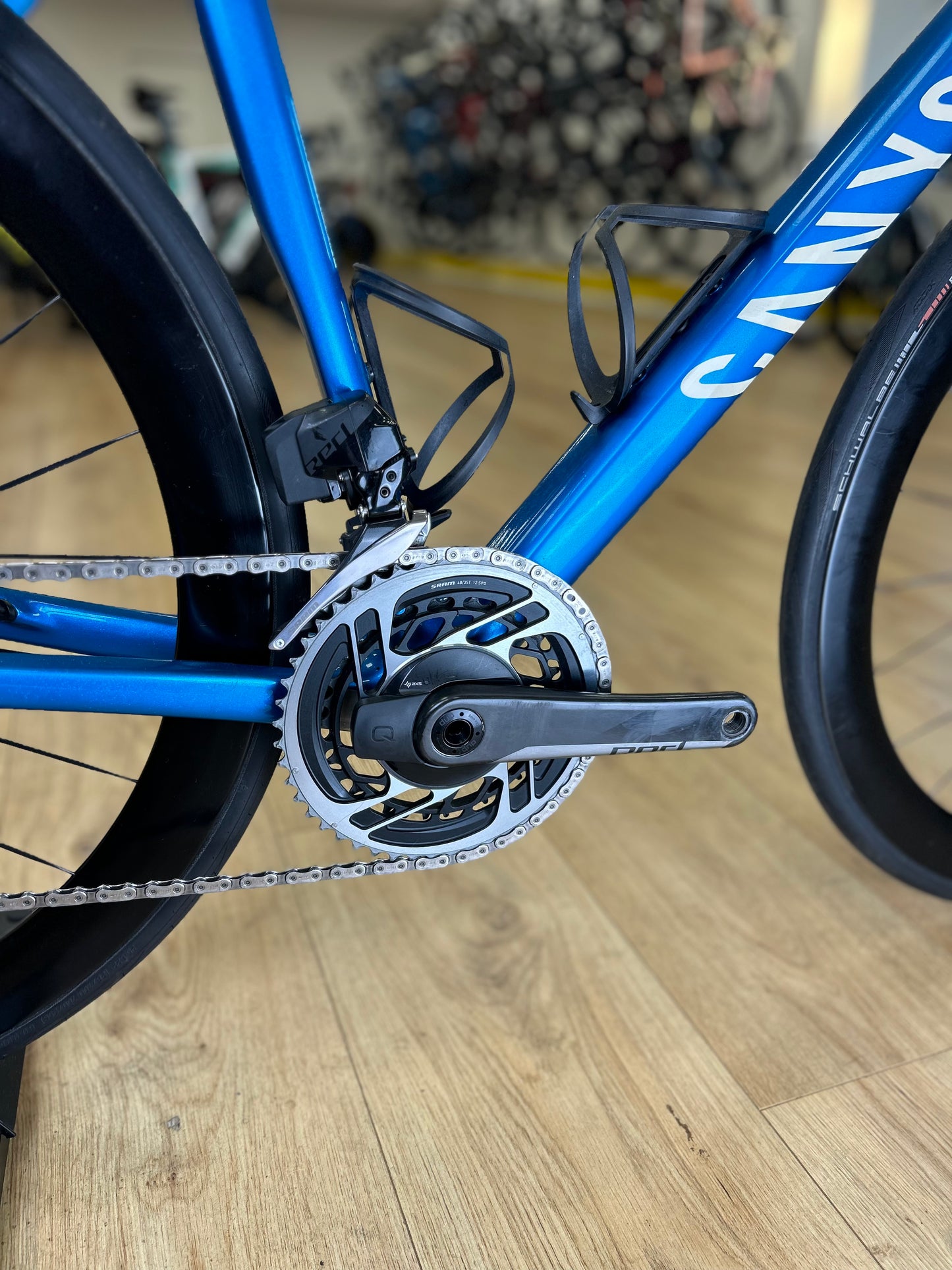 Canyon Ultimate eTap Red Carbon Disc Racefiets