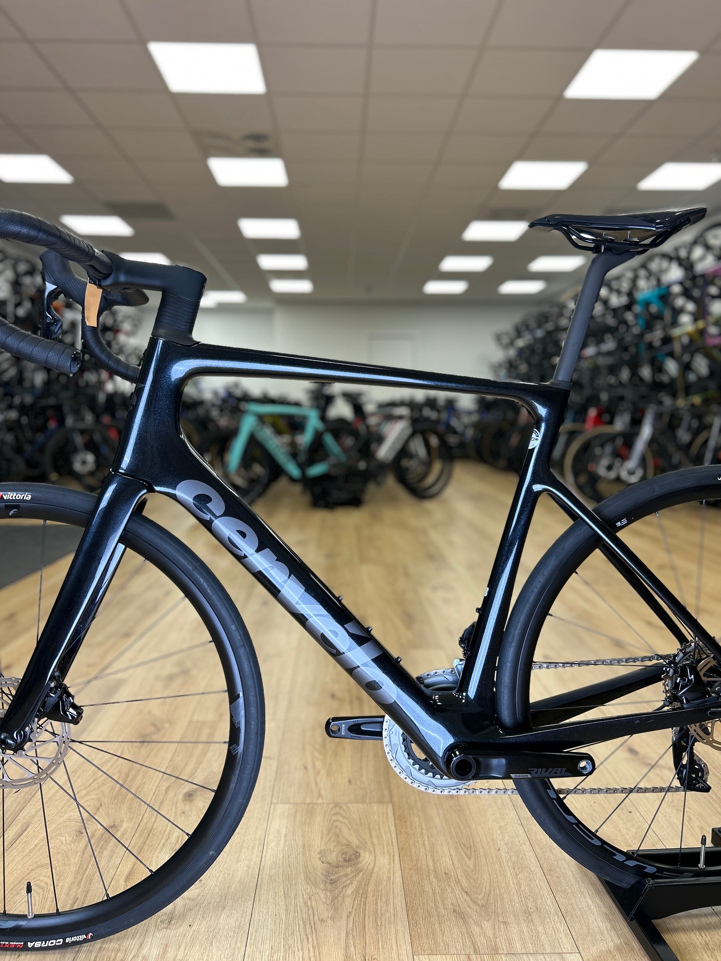0km Showroom Model Cervélo Caledonia-5 AXS Carbon Racefiets