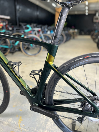 Apex Soniq Di2 Carbon Road Bike