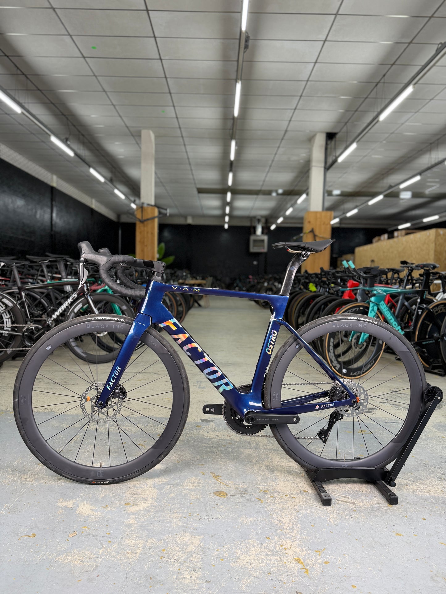 NIEUW Factor Ostro VAM Di2 Carbon Racefiets