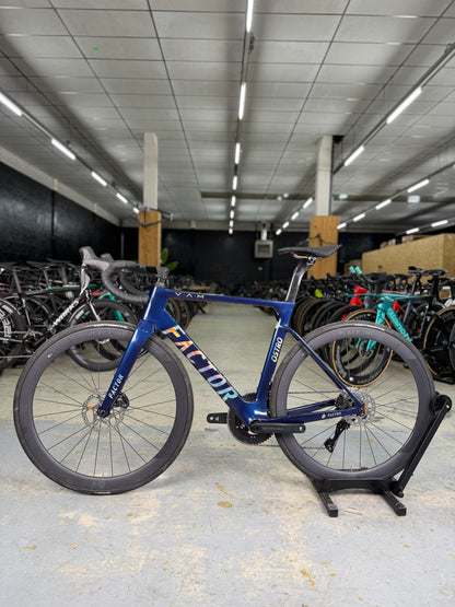 NIEUW Factor Ostro VAM Di2 Carbon Racefiets