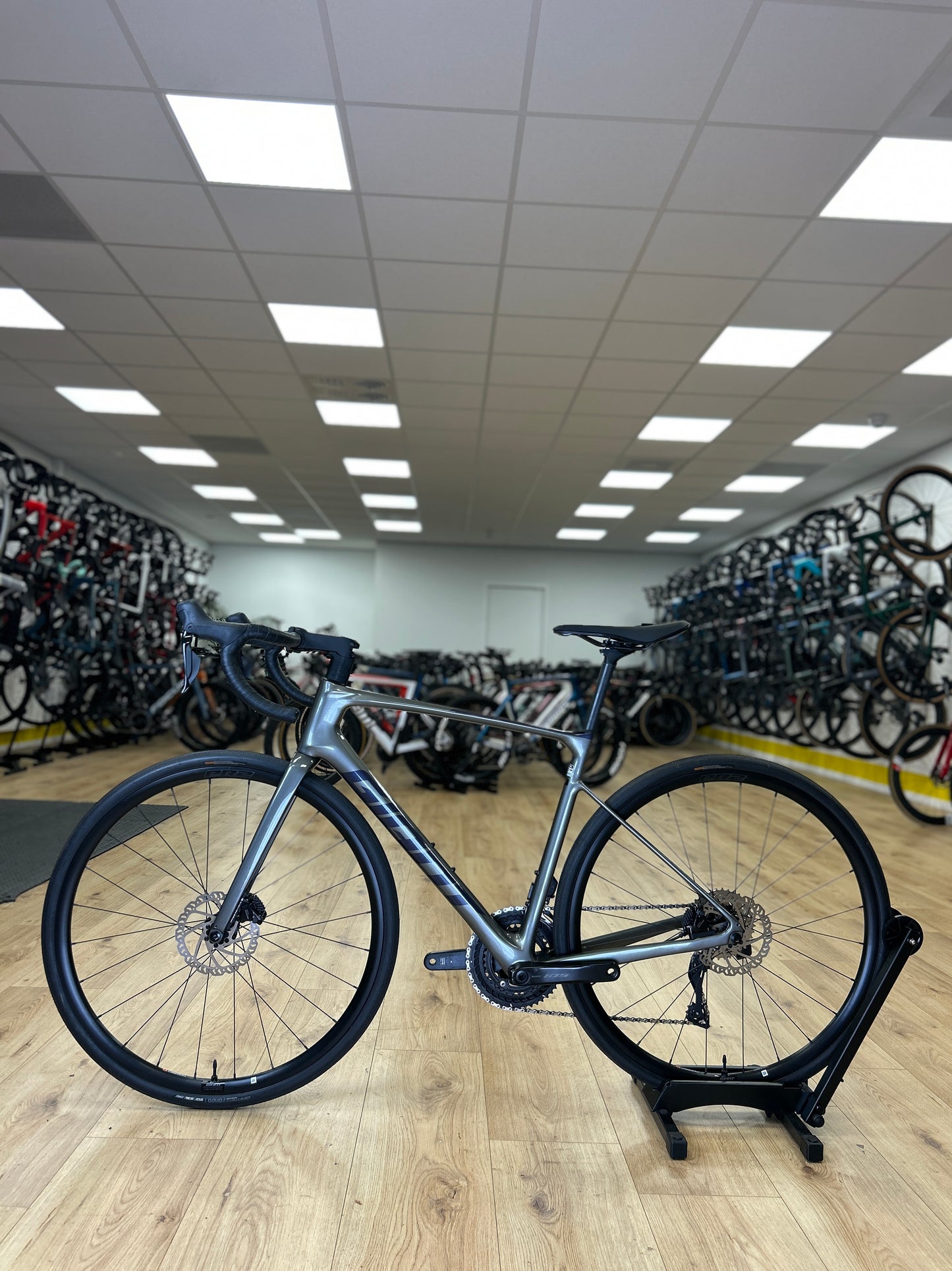 SHOWROOM MODEL 0km Giant Defy Advanced 1 Di2 Carbon Racefiets