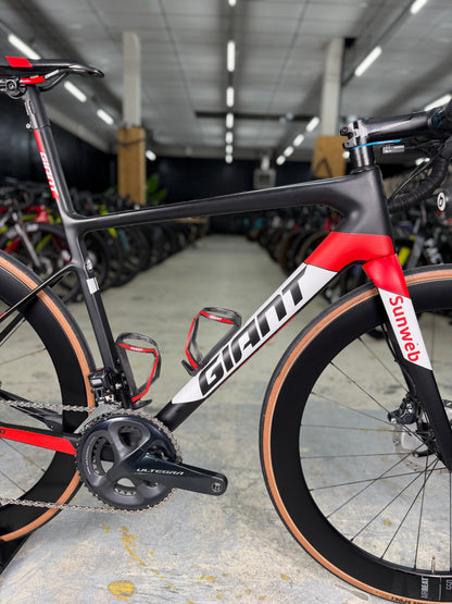 Giant Defy SL Di2 Carbon Road Bike