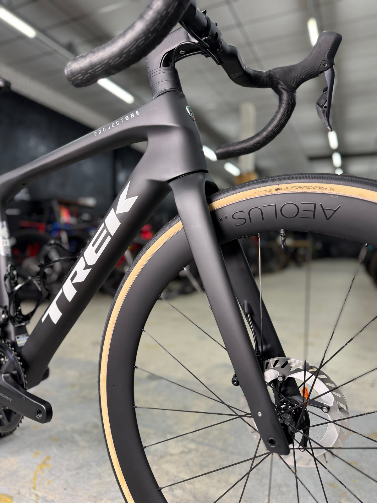 SHOWROOM Trek Domane SLR Di2 Carbon Racefiets