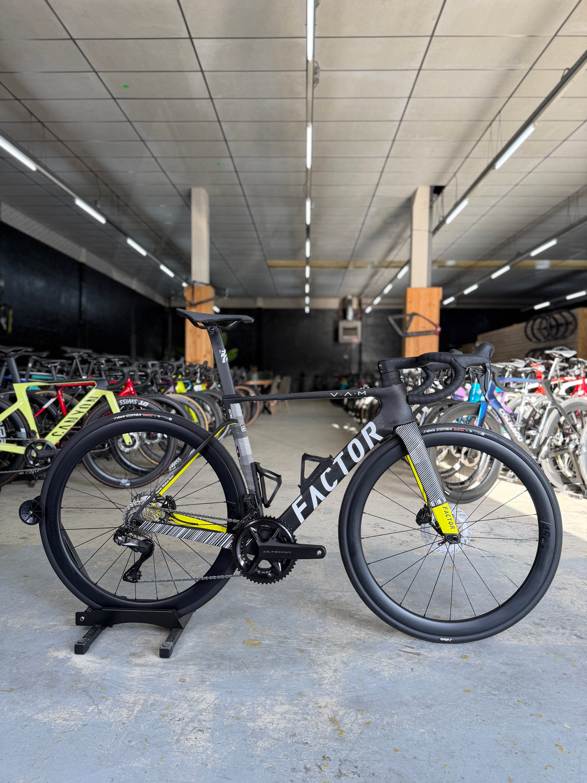 NIEUW Factor Ostro VAM Di2 Carbon Racefiets