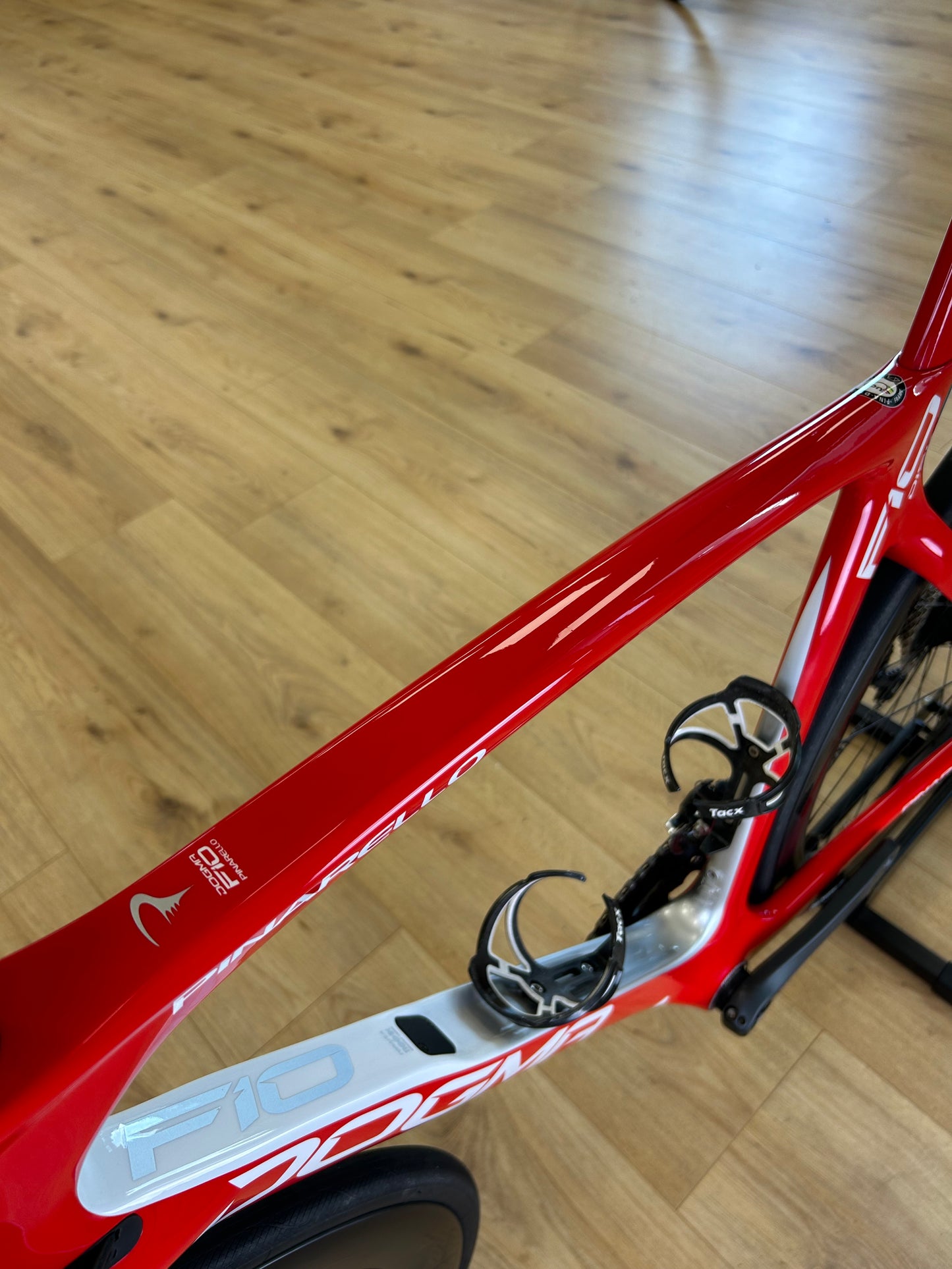 500km Pinarello Dogma F10 Disc Carbon Racefiets