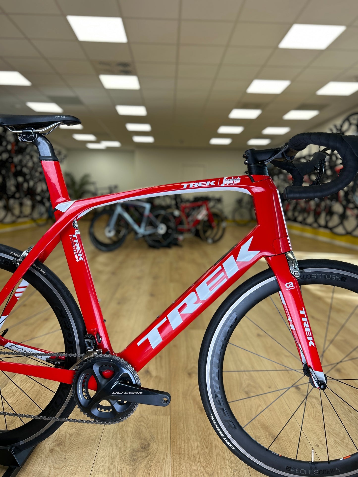 Trek Madone SL6 Segafredo Carbon Racefiets