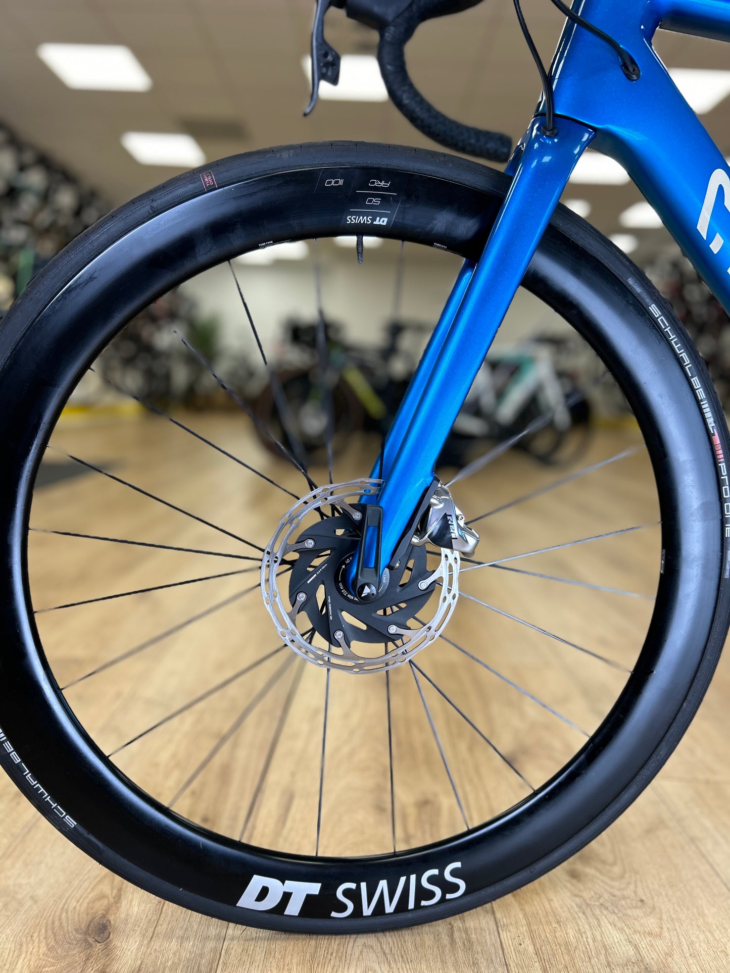 Canyon Ultimate eTap Red Carbon Disc Racefiets