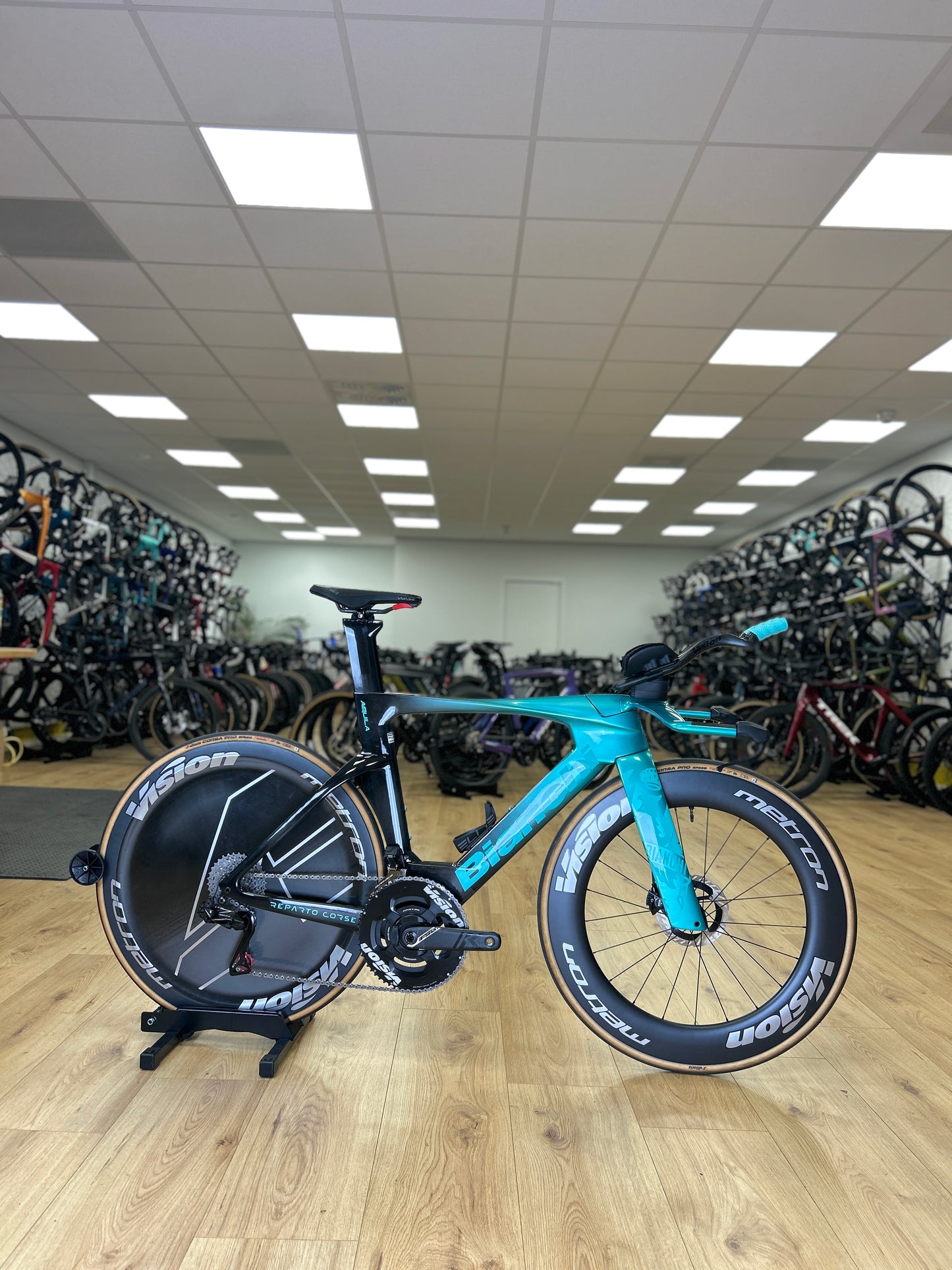 Bianchi Aquila RC Disc Di2 Carbon TT
