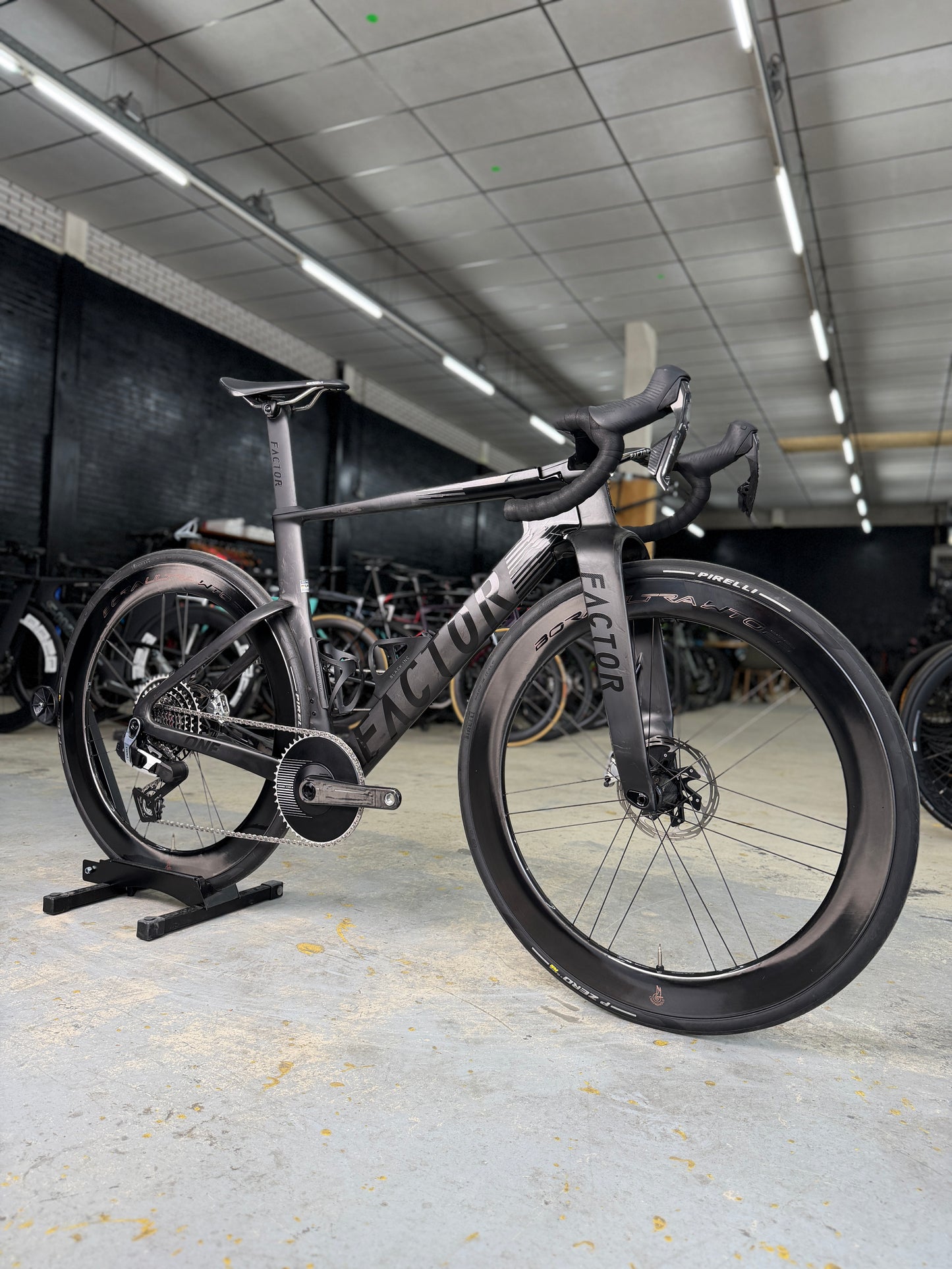 250km Factor ONE SRAM Red eTap Carbon Racefiets