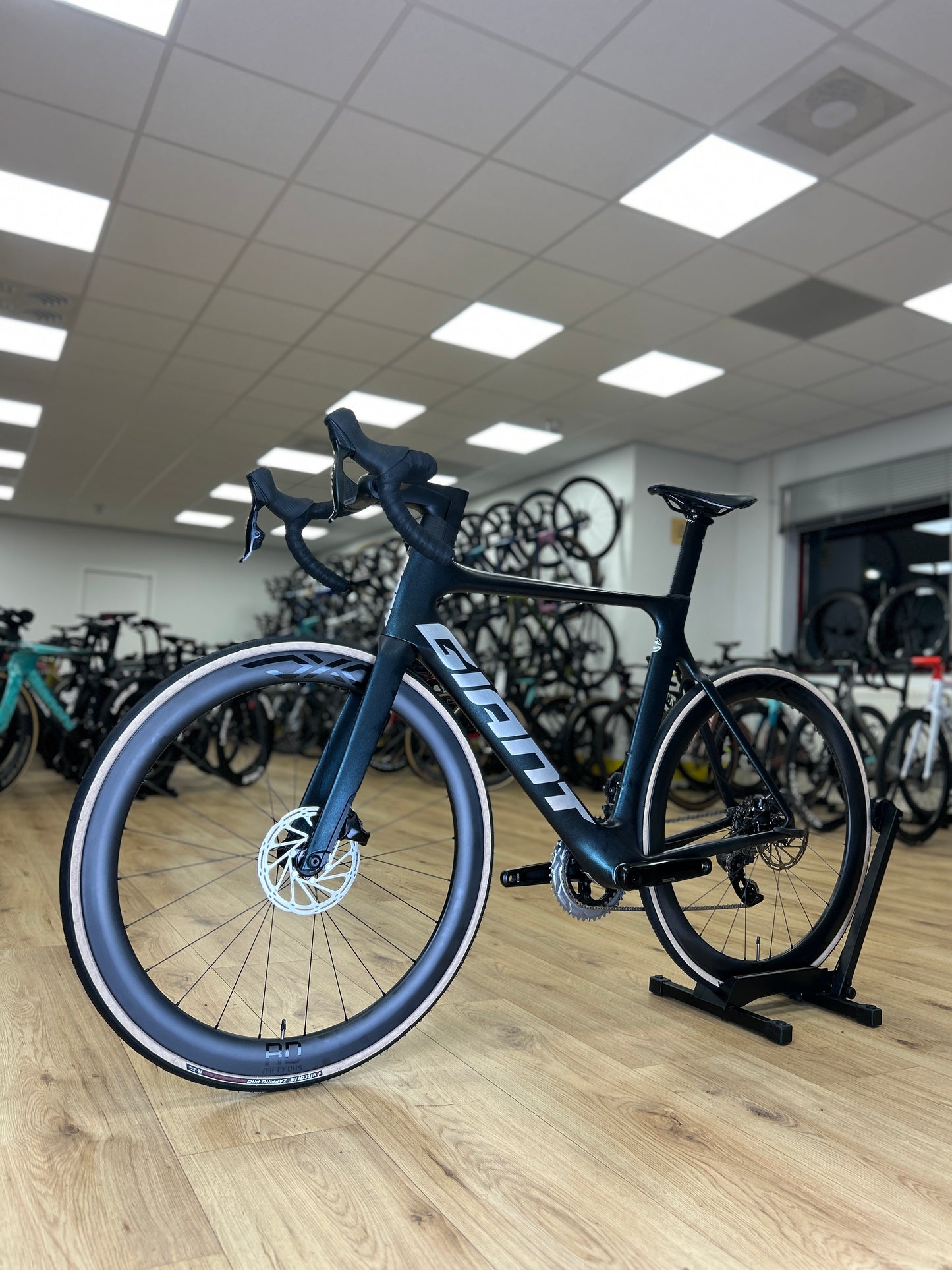 Giant Propel Advanced 1 AXS Carbon Road Bike