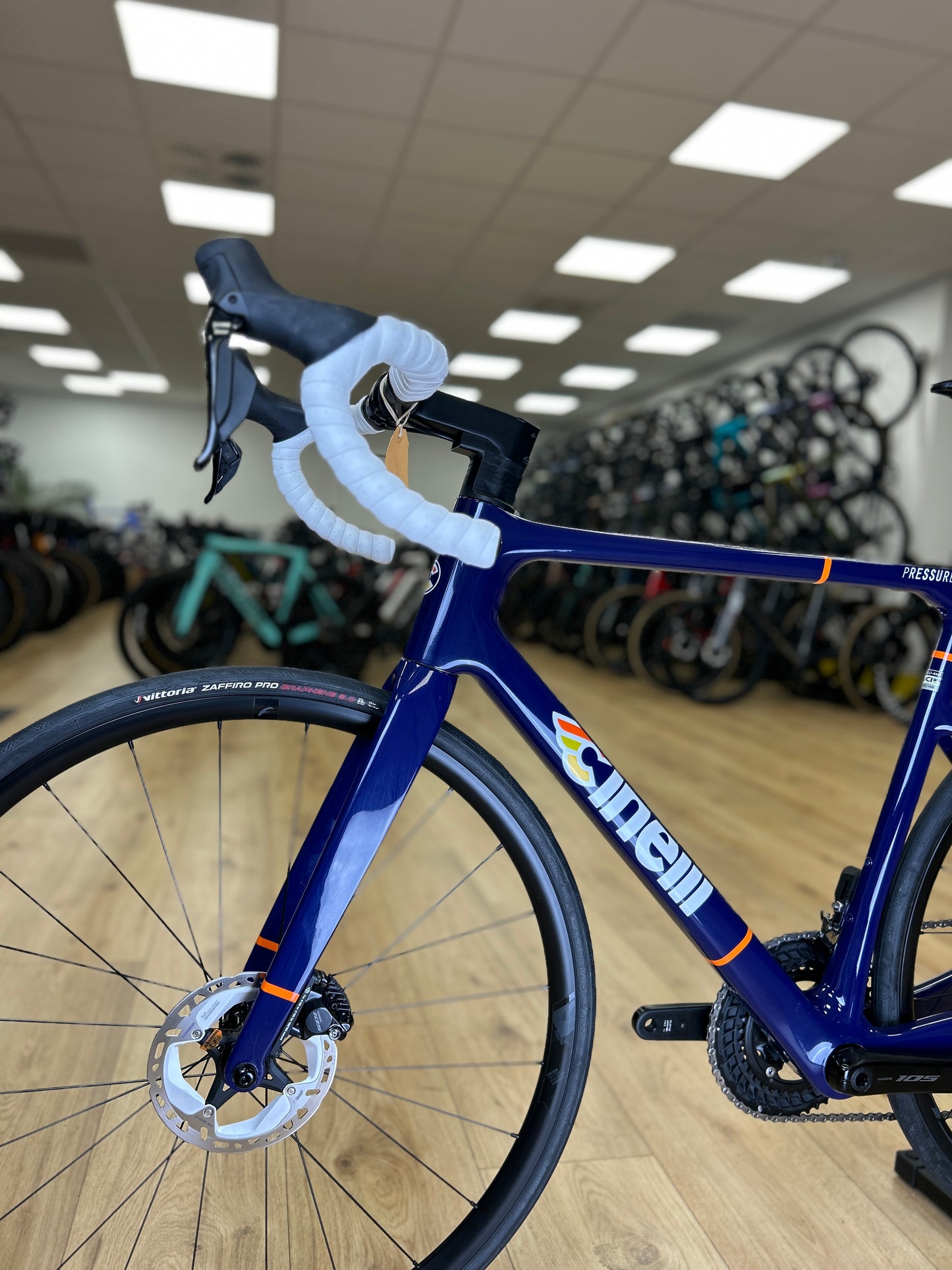 0km Showroom Model Cinelli Pressure Di2 Carbon Racefiets
