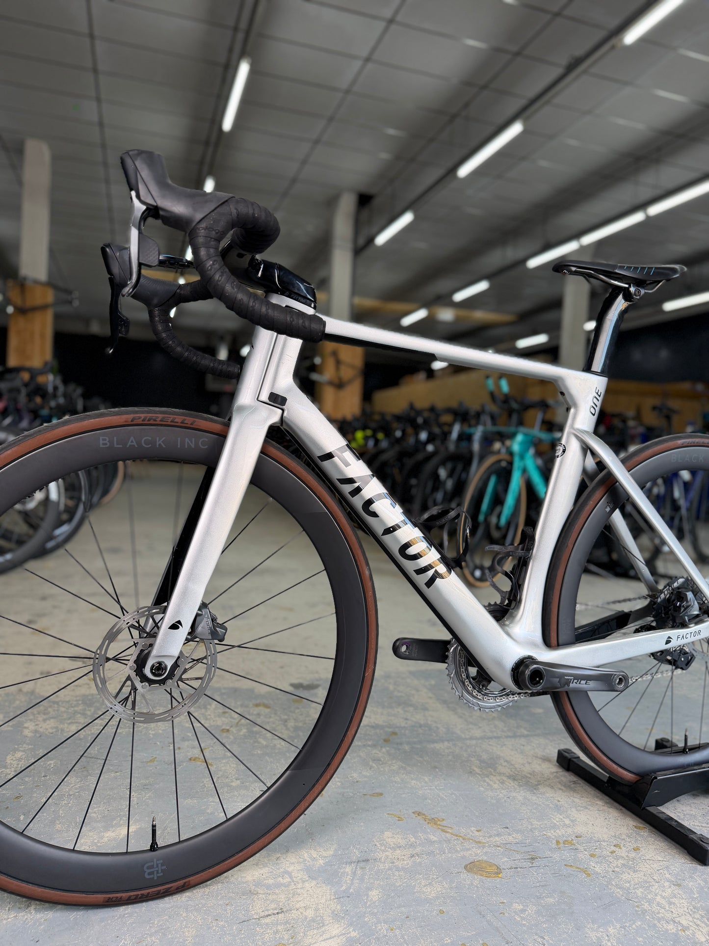 Factor ONE AXS Carbon Racefiets
