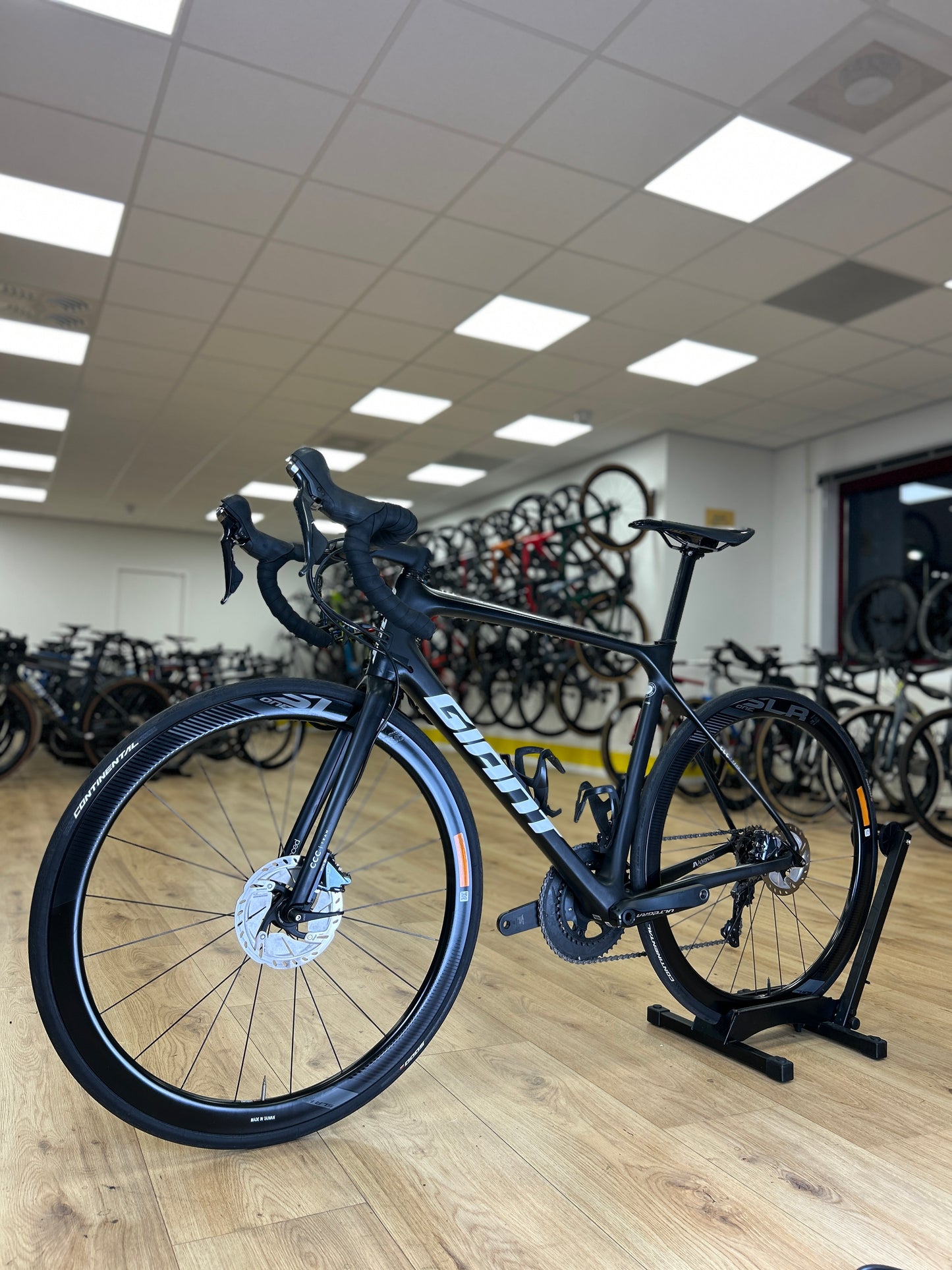 Giant TCR Disc Team CCC Carbon Racefiets