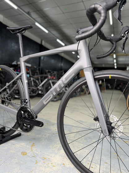 NIEUW BMC Roadmachine FIVE Carbon Racefiets