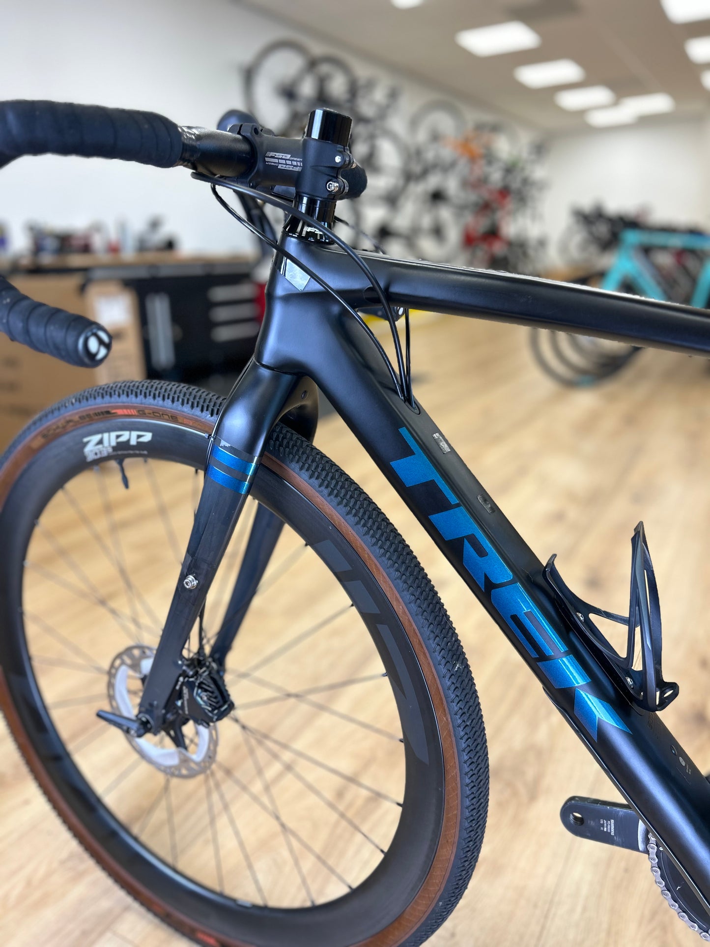 TREK Checkpoint SL6 Full Carbon Disc Racefiets