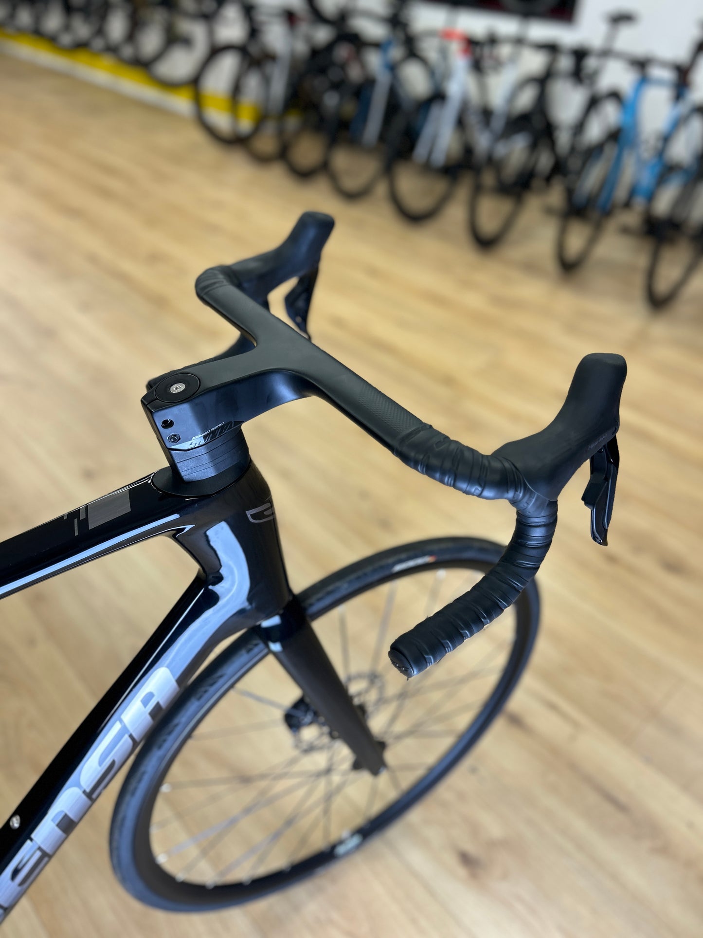 0km Showroom Model Sensa Giulia Supremo Di2 Carbon Racefiets
