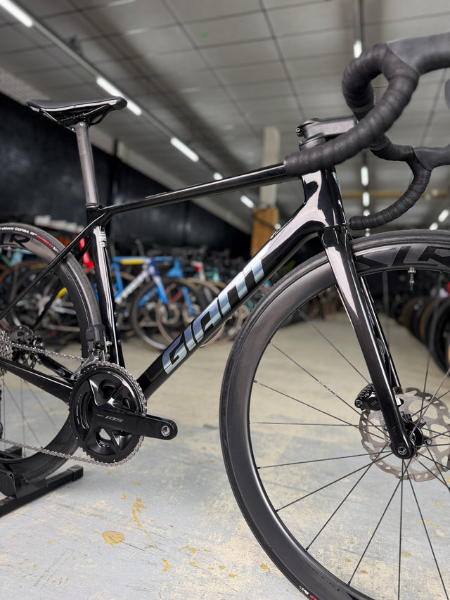 Giant TCR Advanced Di2 Carbon Racing Bicycle