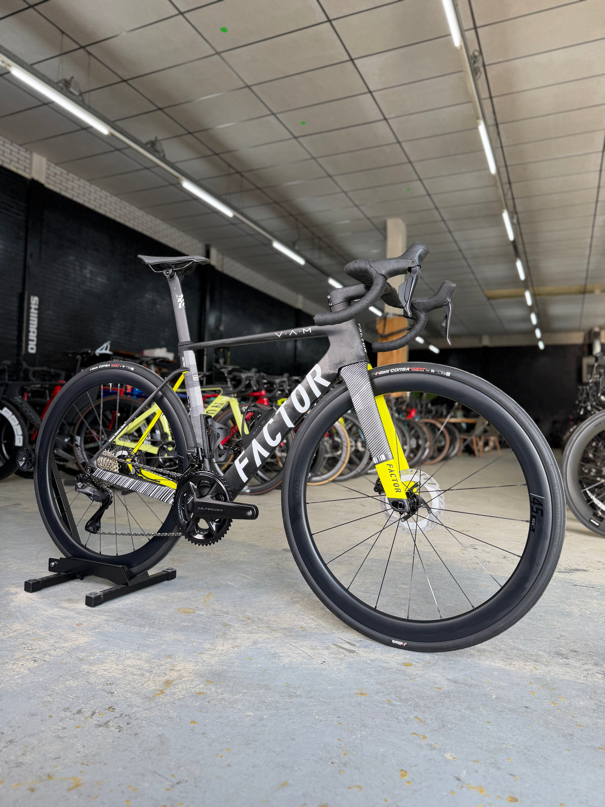 NIEUW Factor Ostro VAM Di2 Carbon Racefiets
