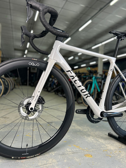 Showroom Factor O2 Di2 Carbon Racefiets