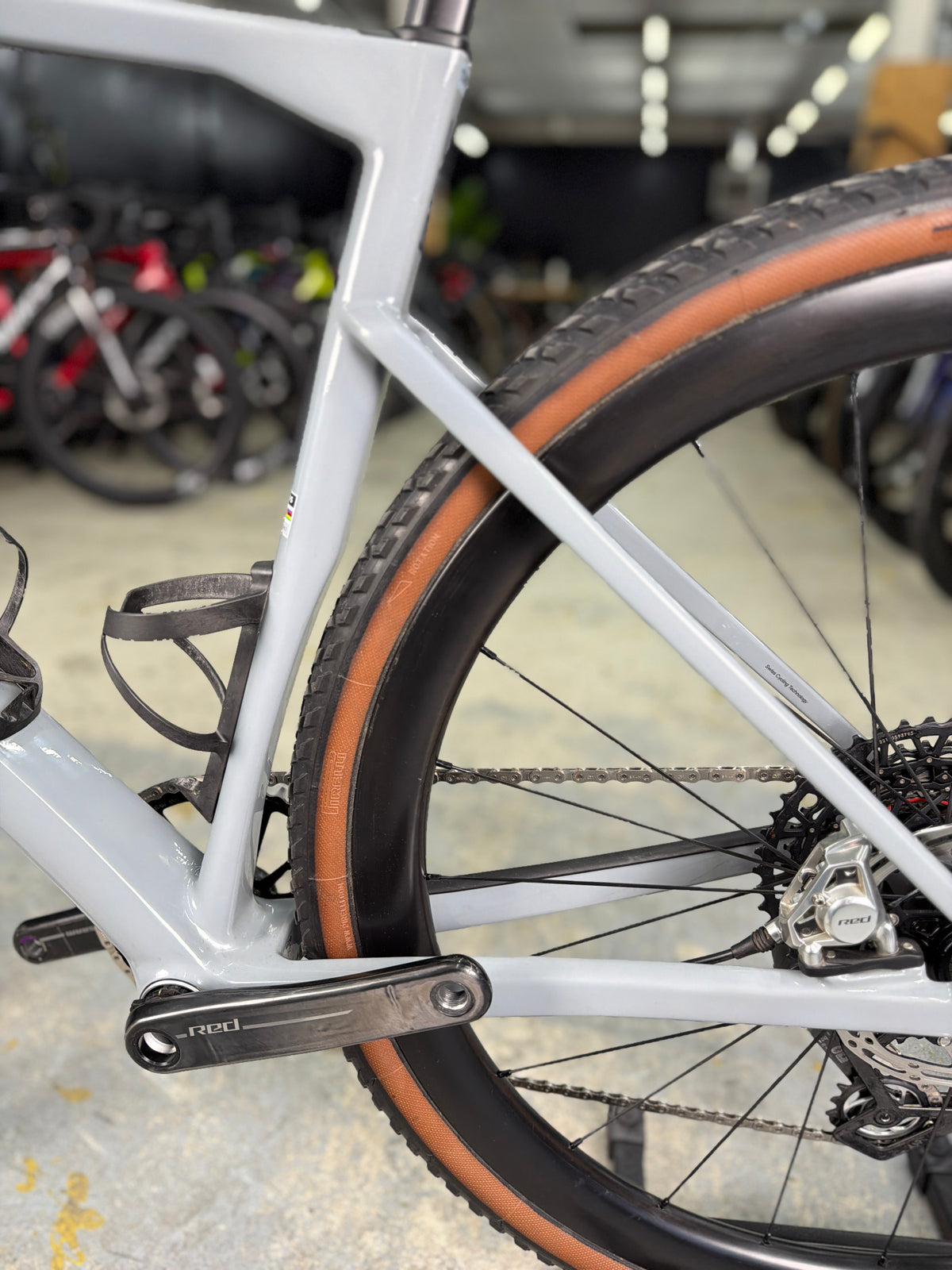 BMC Kaius 01 ONE SRAM RED eTap Gravel Fiets