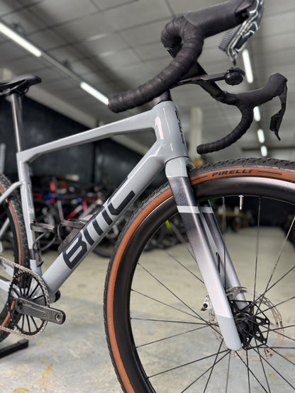 BMC Kaius 01 ONE SRAM RED eTap Gravel Fiets