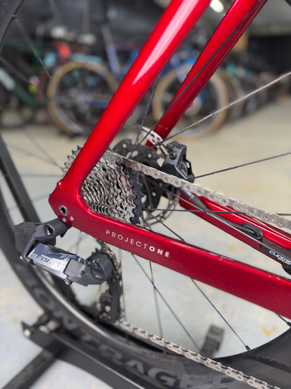 1000km Trek Madone SLR7 eTap Carbon Racefiets