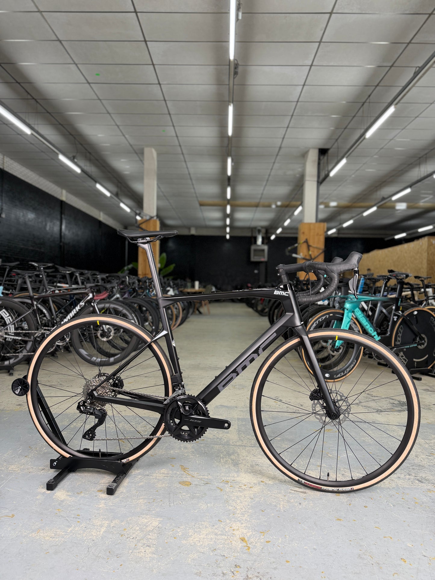 NIEUW BMC Roadmachine Four Di2 Carbon Racefiets