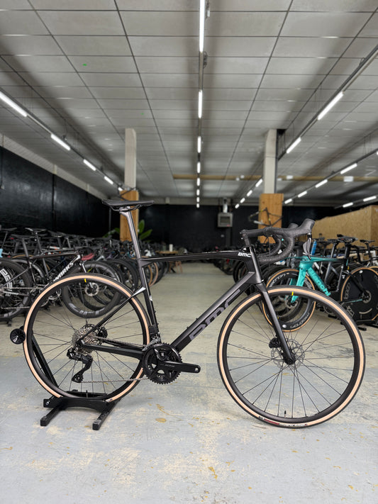 NIEUW BMC Roadmachine Four Di2 Carbon Racefiets