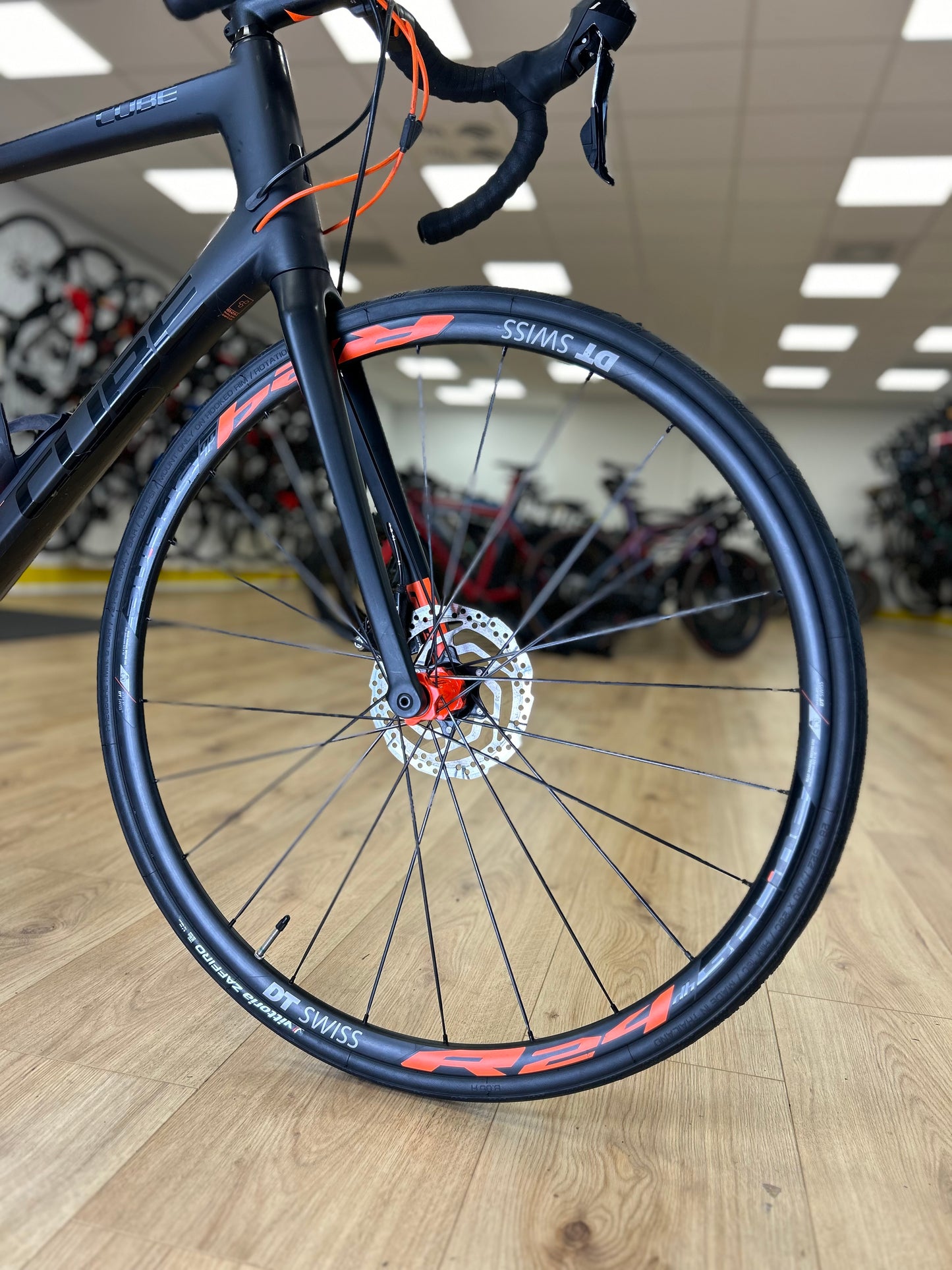 Cube Attain Ultegra Carbon Disc Racefiets