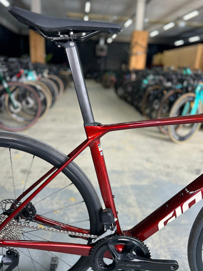 Showroom Model Giant TCR Advanced 1 Di2 Carbon Road Bike