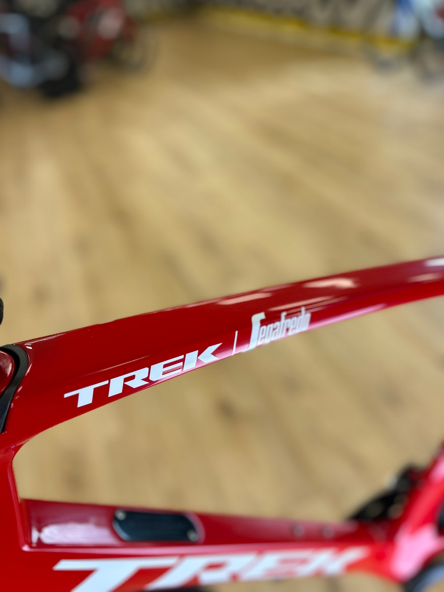 Trek Madone SL6 Segafredo Carbon Racefiets