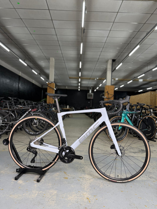 NIEUW BMC Roadmachine Four Di2 Carbon Racefiets