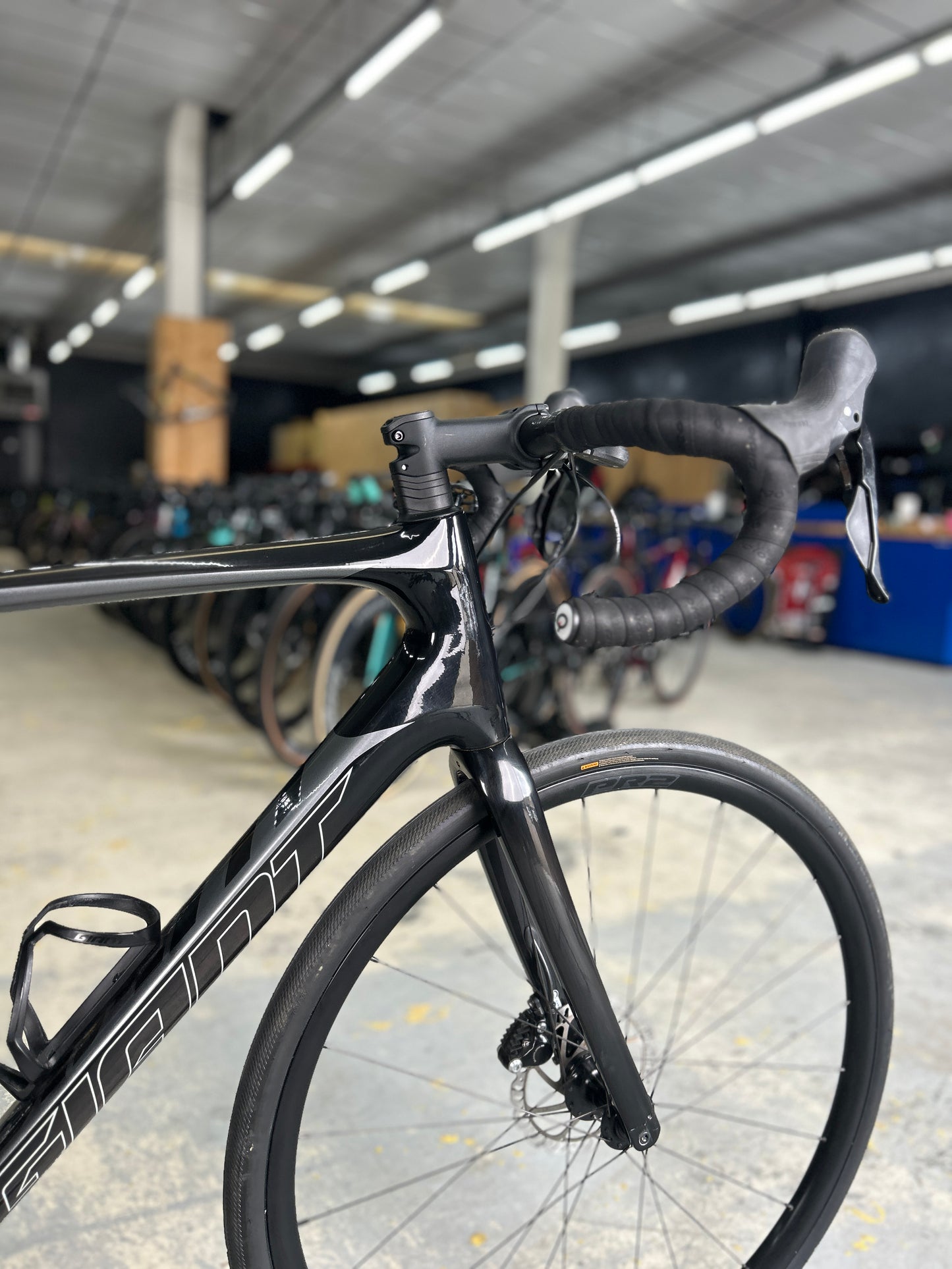 Giant Defy Advanced 2 Carbon Road Bike