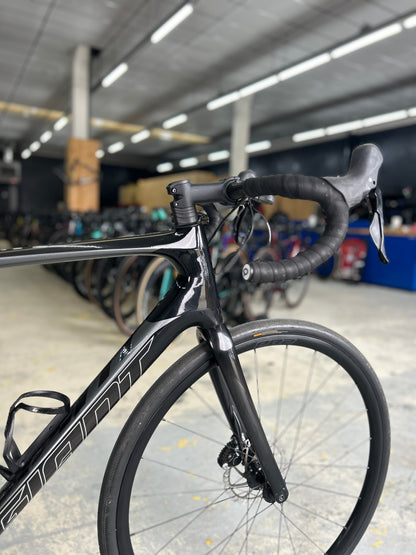 Giant Defy Advanced 2 Carbon Road Bike