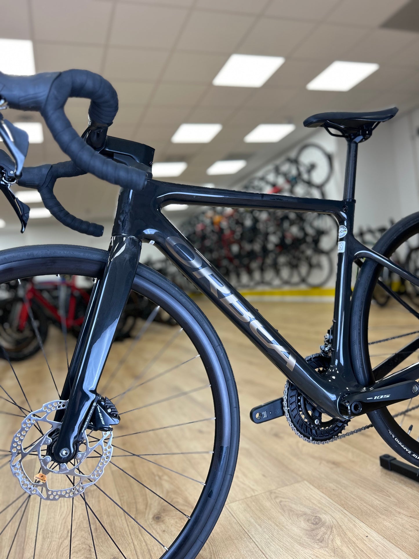 Showroom Orbea Orca M30 Carbon Disc Racefiets