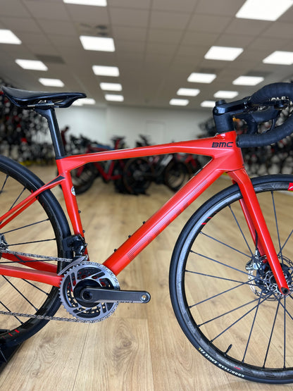 BMC Road Machine 01 Red AXS Carbon Disc Racefiets