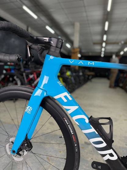 NIEUW Factor Ostro VAM Di2 Carbon Racefiets