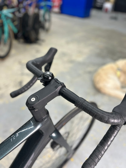 NEW Giant TCR Advanced Di2 Carbon Road Bike