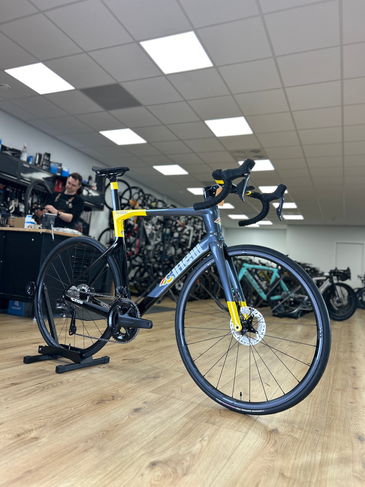 0km Showroom Model Cinelli Pressure Di2 Carbon Racefiets