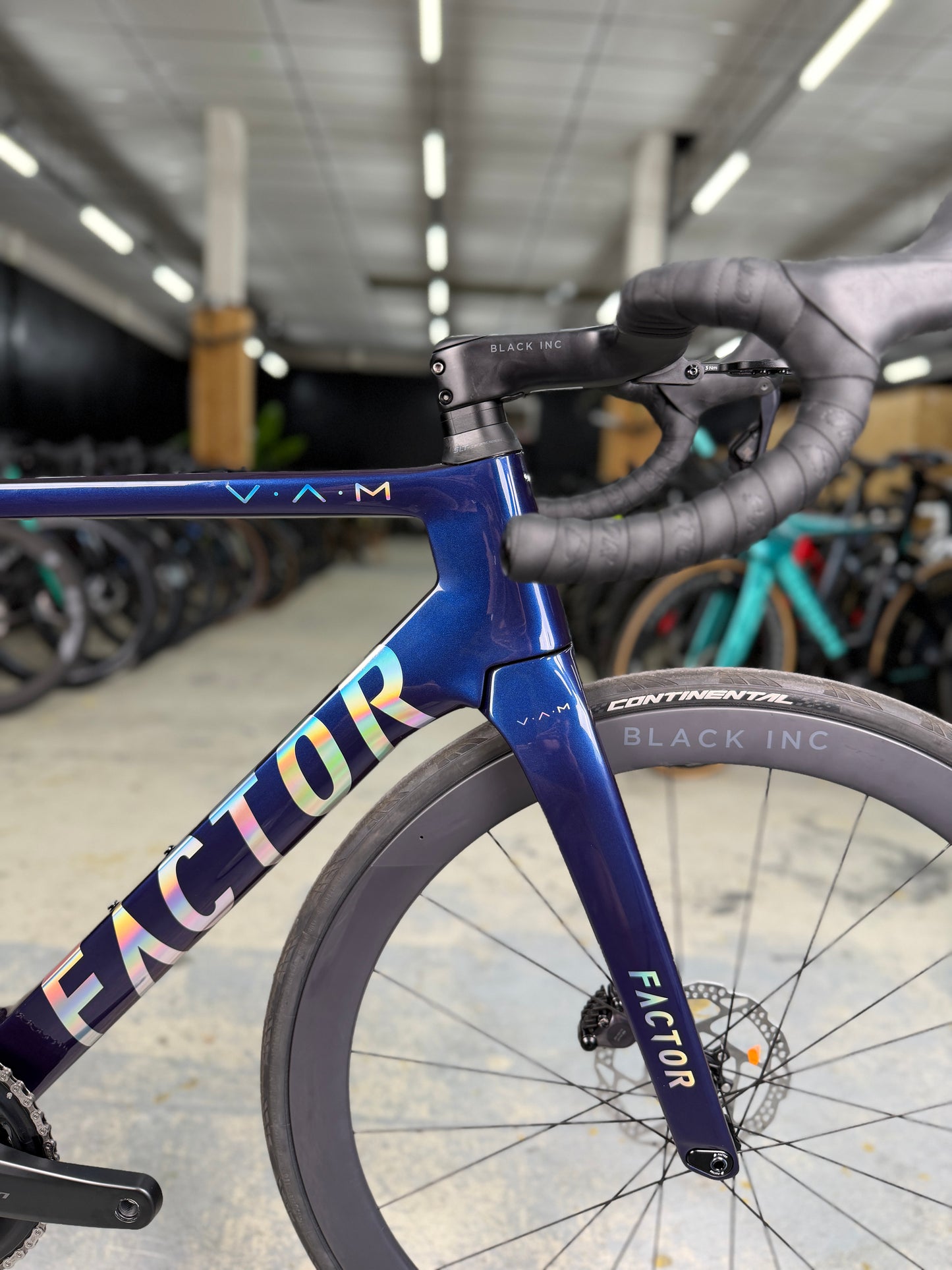 NIEUW Factor Ostro VAM Di2 Carbon Racefiets