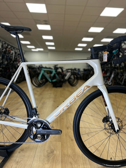 0km Showroom Model Orbea Orca M30iTEAM Di2 Carbon Racefiets