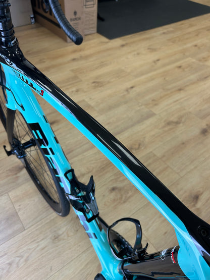 Bianchi Oltre Xr3 Di2 Disc Carbon Racefiets