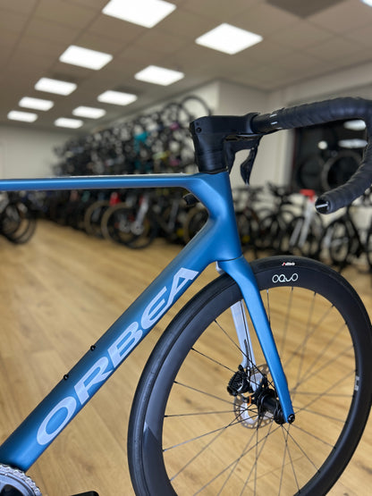 0km Showroom Model Orbea Orca M20iTEAM Di2 Carbon Racefiets
